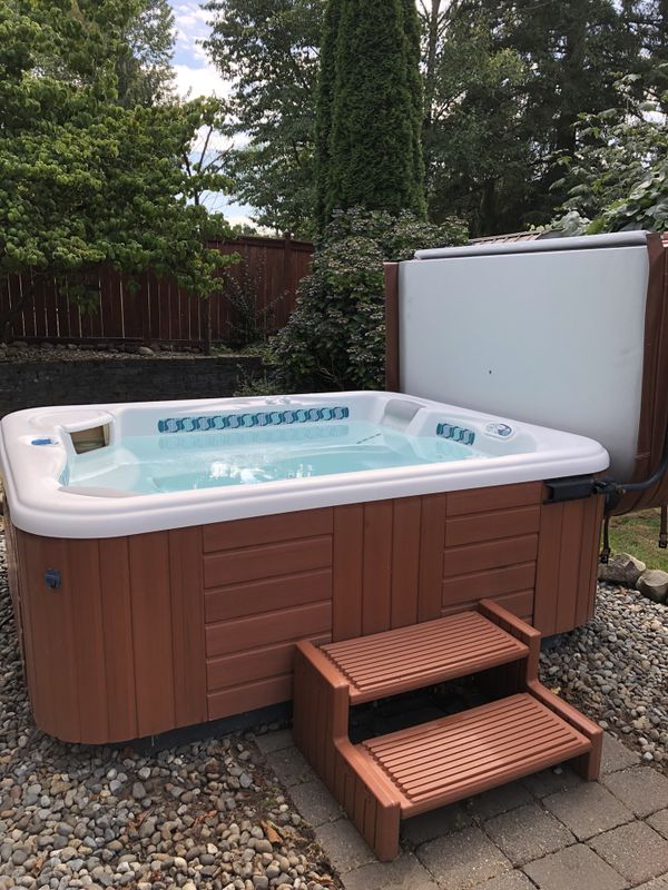 Hot Springs Hot Tub for Sale in Black Diamond, WA - OfferUp