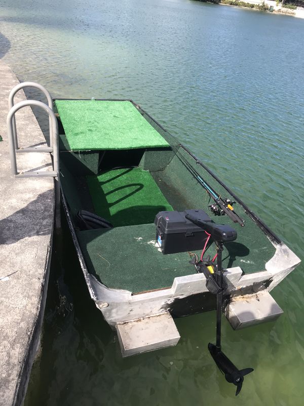 15Ft Bass boat/ Jon boat FULLY LOADED w Trolling motor, 12V Battery