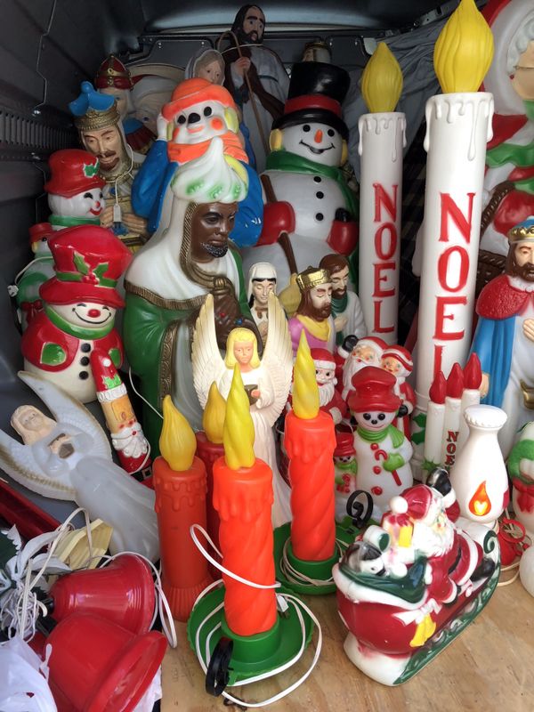 Christmas blow molds sale Fri 58pm, Sat & Sun for Sale in Tavares, FL