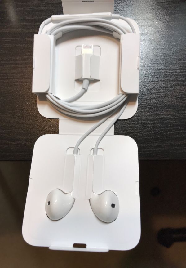 apple earpods with lightning connector price