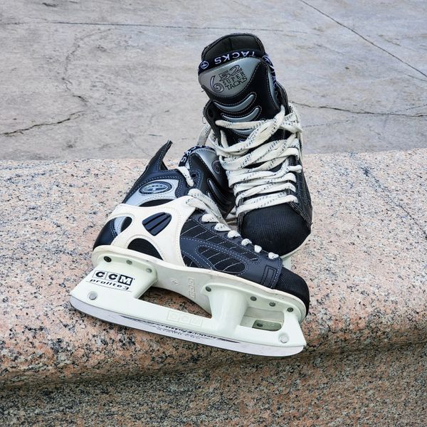 CCM Super Tacks 652 ice hockey skates. Skates size 7 for Sale in