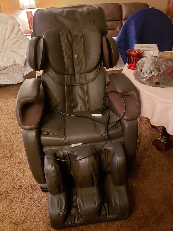 Ideal brand massage chair for Sale in Maple Valley, WA - OfferUp