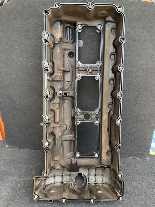 2011 Bmw X5 Valve Cover