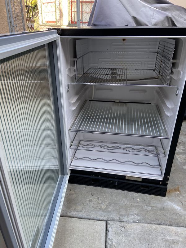 Viking 24” Wine and Beverage Refrigerator (Parts or Repair) for Sale in