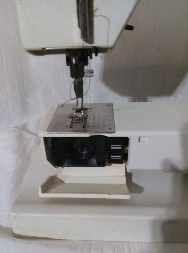 Viking Husqvarna Classica 105 Sewing Machine for Sale in Largo, FL