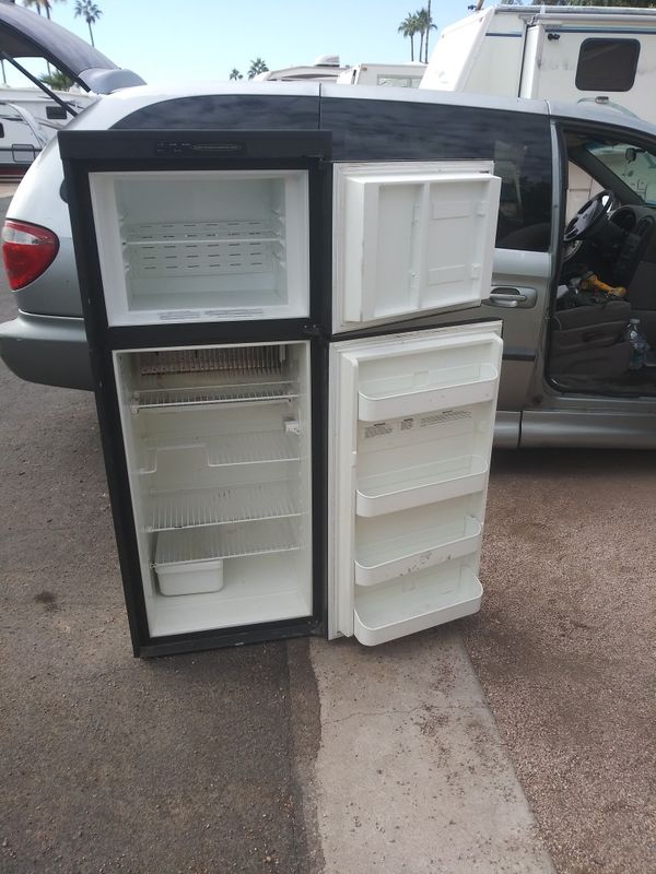 Dometic RM2852. Rv Refrigerator for Sale in Scottsdale, AZ OfferUp