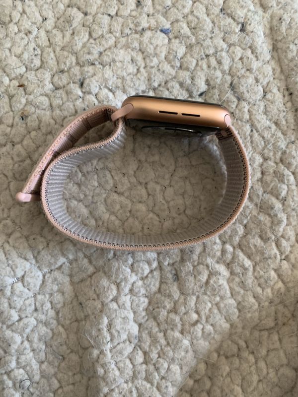 apple watch series 4 44mm gold aluminum case with pink sand sport loop