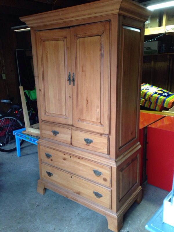 Kincaid Ducks Unlimited Armoire for Sale in Virginia Beach 