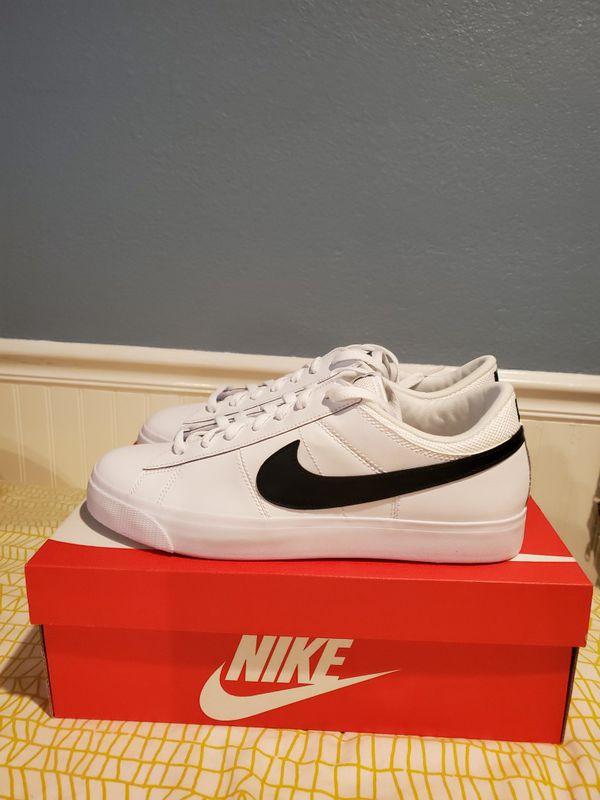  Nike  Leather Supreme Match Shoes  size 11  for Sale in San 