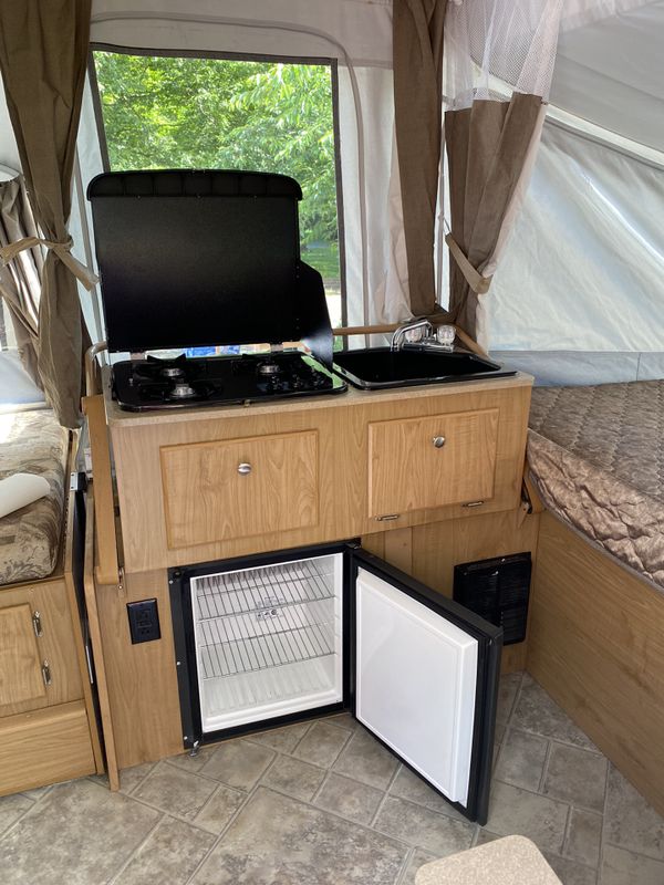 2008 Coleman popup camper heat A/C shower Ref 2Xqueen for Sale in