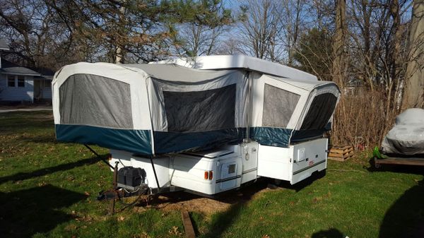 2000 coleman Bayside elite pop up camper for Sale in Dowagiac, MI - OfferUp