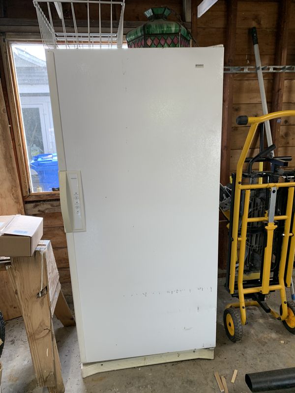 Upright freezer, kenmore elite. Not working for Sale in Gig Harbor, WA