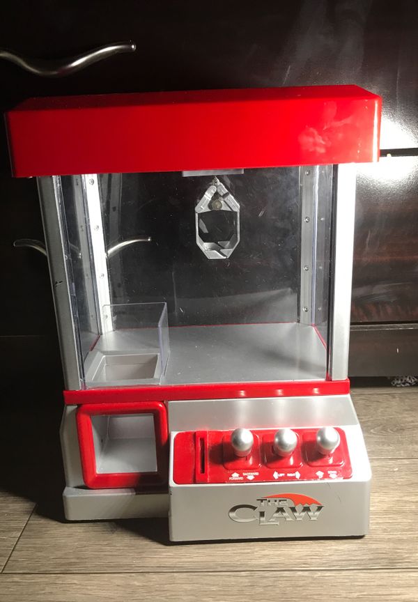 Mini claw machine [ takes real coins ] battery’s included for Sale in