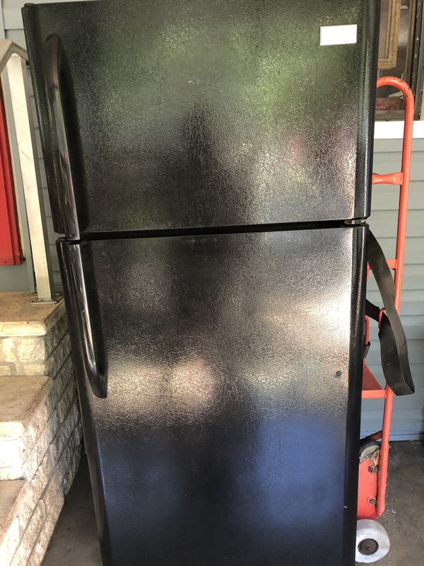 Frigidaire Refrigerator and freezer Works great has a small amount of
