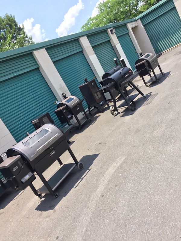 Cabela’s 36” pro series pellet smoker & grill for Sale in Atlanta, GA