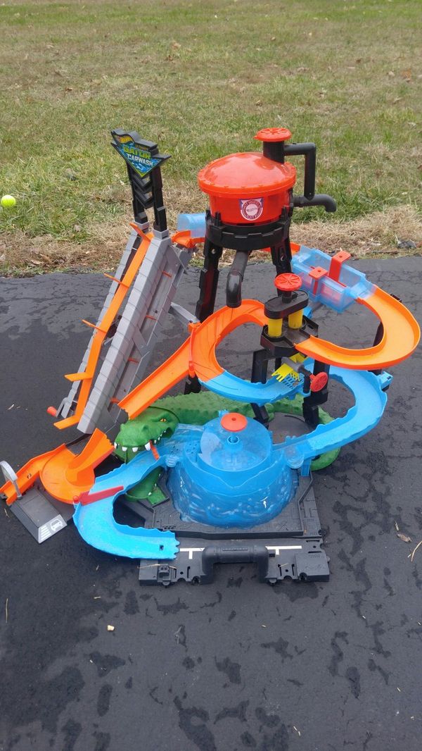 Hot Wheels Ultimate Gator Car Wash for Sale in Troy, VA - OfferUp