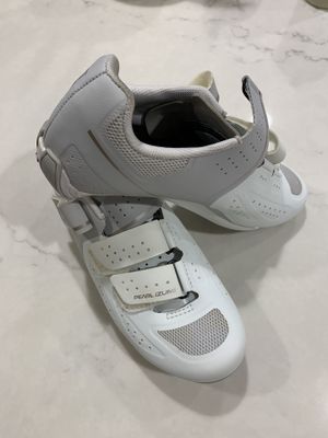 Pearl Izumi Cycling Shoes (Women) for Sale in Tempe, AZ