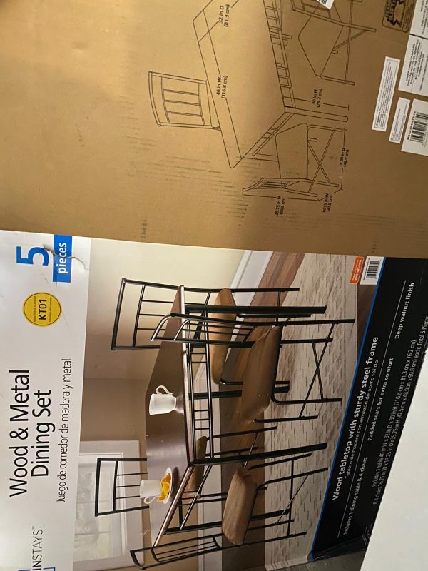 Juego de comedor 5 piezas for Sale in Miami Beach, FL - OfferUp