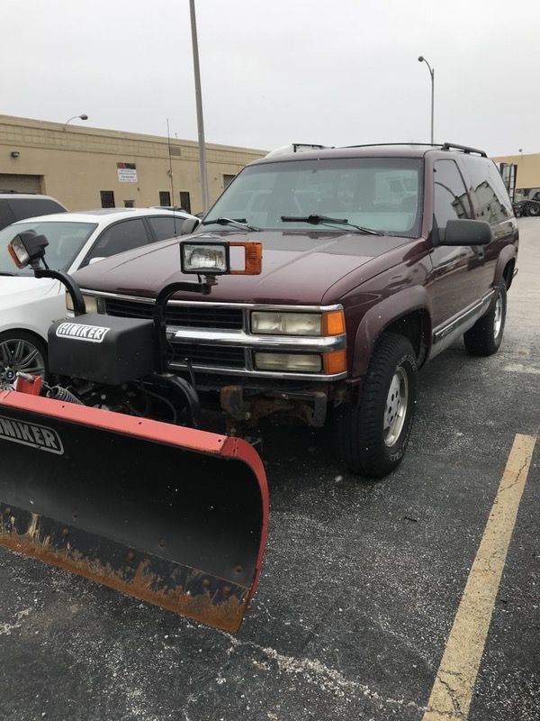 Chevy Tahoe w/snow plow for Sale in Melrose Park, IL OfferUp