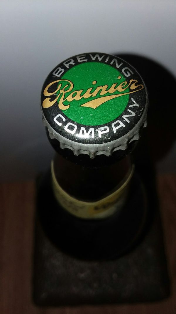 OLD FULL RAINIER PALE BEER BOTTLE 1 PINT 8 OZ. for Sale in Puyallup, WA