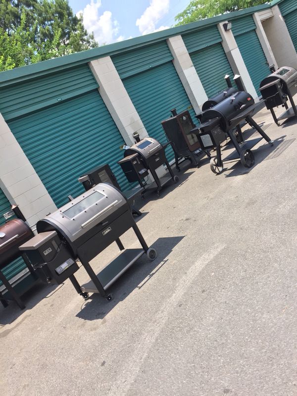 Cabela’s 36” pro series pellet smoker & grill for Sale in Atlanta, GA