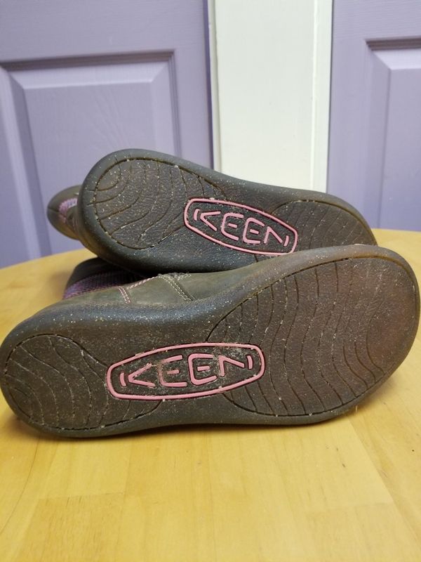 stores that sell keen boots