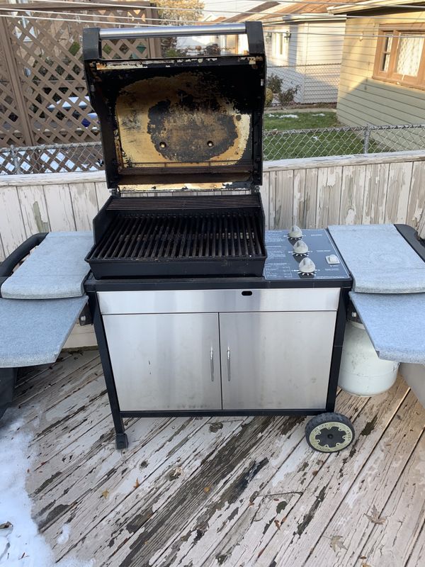 Weber Genesis Gold Gas Grill w/ Weber Cover for Sale in Burbank, IL