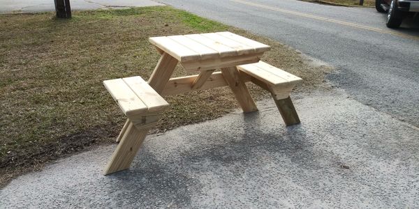 2 person picnic table for Sale in Moncks Corner SC - OfferUp