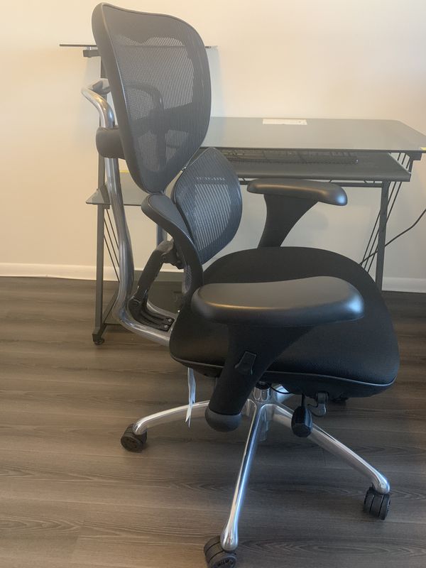 Black mesh ergonomic office chair. Workpro 12000 series ergonomic mesh