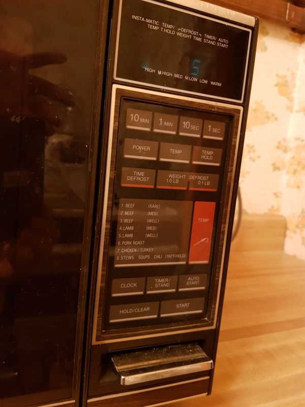 Rare Vintage 1981 Original Quasar Microwave Oven in excellent working