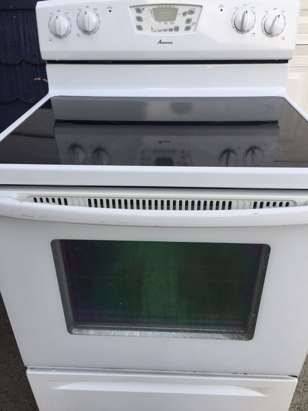 Maytag Amana glossy white glass top electric stove for Sale in Auburn
