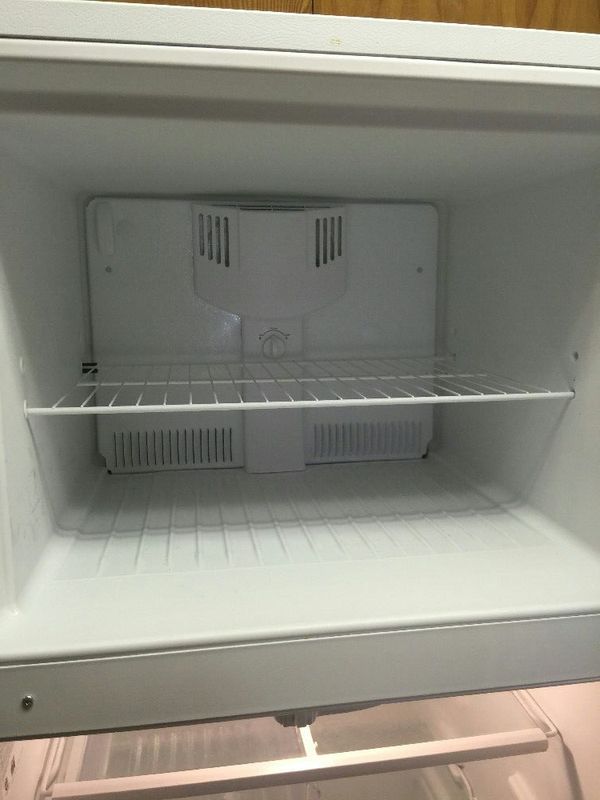Kenmore Refrigerator Model 253 White 18 cu. ft. for Sale in Bothell, WA