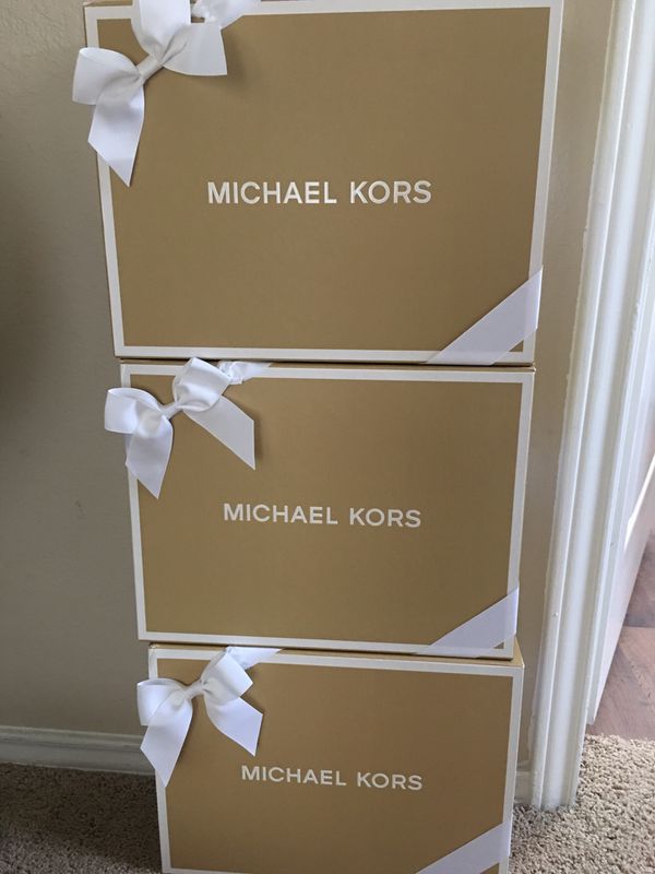 Michael Kors Gift Box with white bow for Sale in Plano, TX - OfferUp