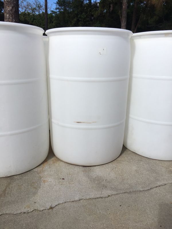 55 gallon plastic drums for Sale in Fort Pierce, FL - OfferUp