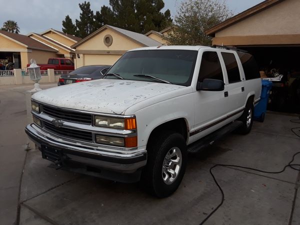 97 chevy suburban 1500 4x4 for Sale in Phoenix, AZ - OfferUp