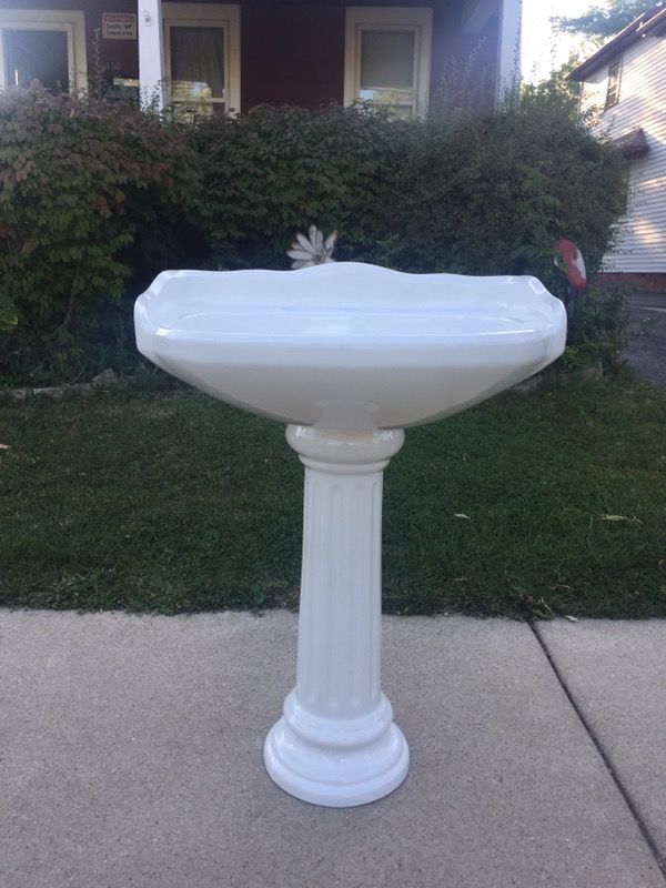 Ferrum Sink Pedestal Very Good Condition For In Aurora Il Offerup