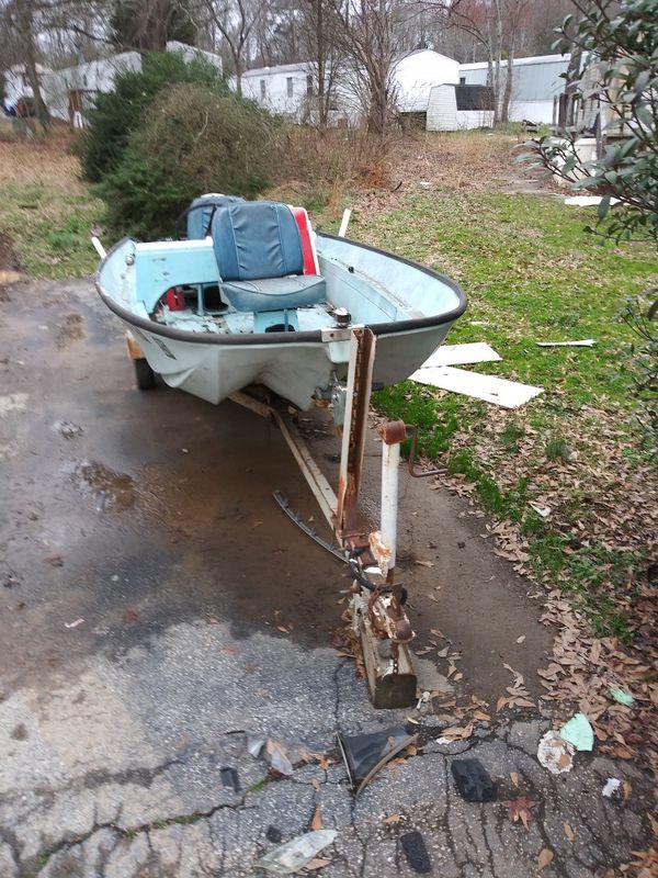 16 foot jon boat center console 25 horsepower Johnson Electric start