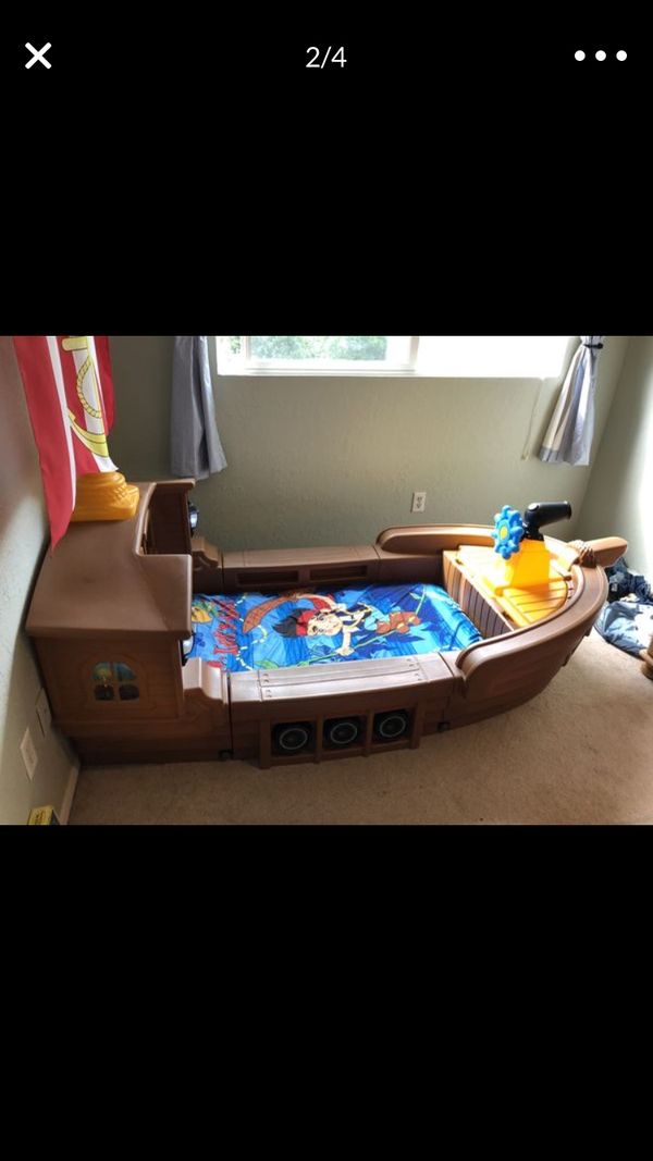 little tikes pirate ship bed for toddles for Sale in Bellevue, WA OfferUp
