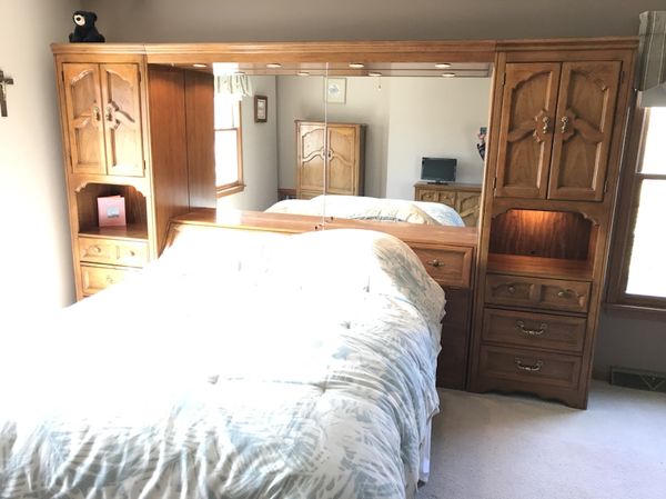 Thomasville Solid Oak King Size Bedroom Pier Cabinet Wall Unit For Sale In Bartlett Il Offerup