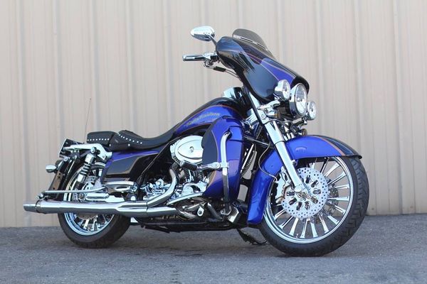 Harley Davidson 2004 FLHTCSE CVO Screamin Eagle 103 Electra Glide ...