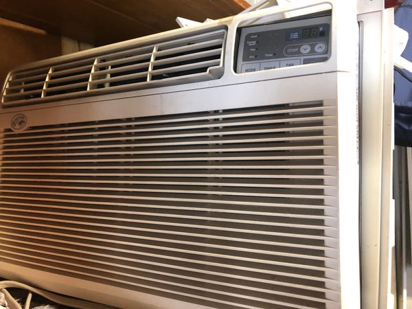 Hampton Bay Air conditioner window unit for Sale in Hacienda Heights