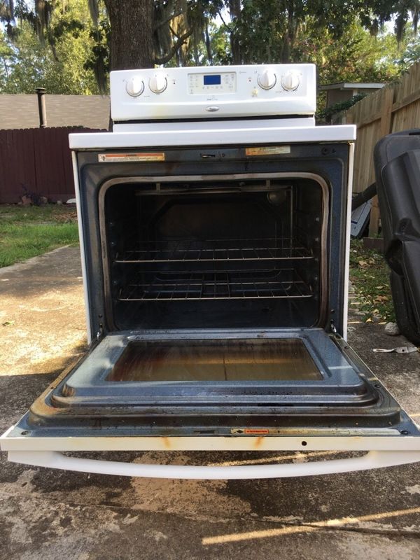 Electric Whirlpool steam clean Accubake Oven for Sale in Savannah, GA