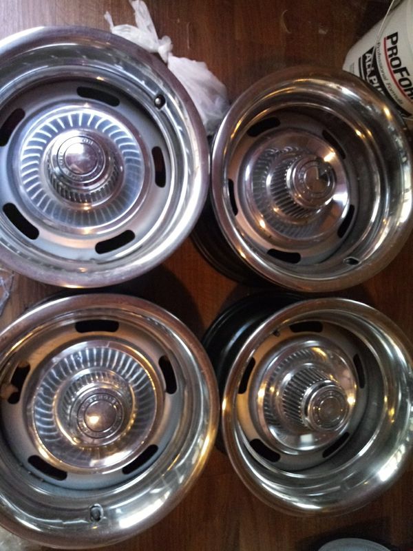 Chevy corvette rally wheels 15×8. Center caps and beauty rings for Sale