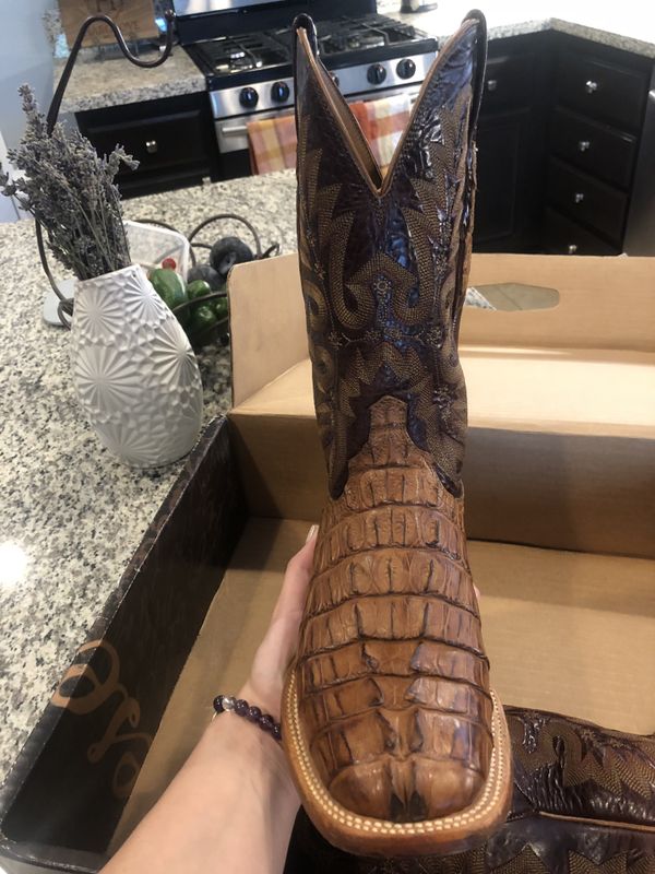 lucchese gator