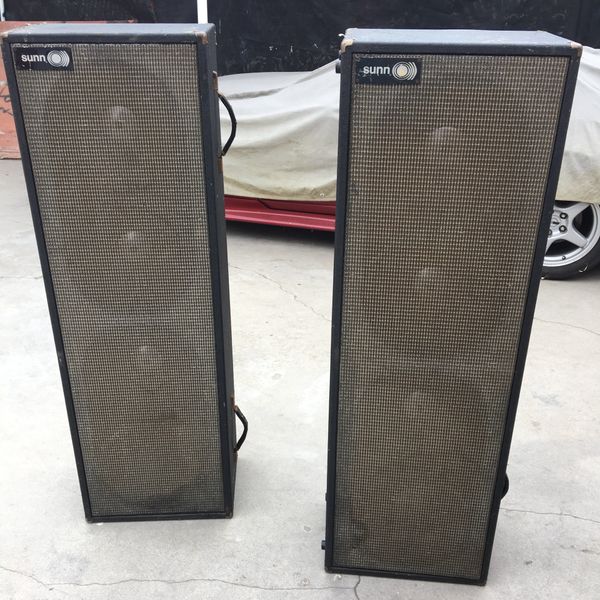 Vintage pair of Sunn vertical speakers model 412 sr for Sale in Los