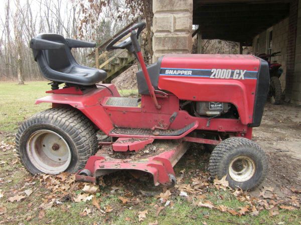 Snapper 2000 GX 2 Cylinder Lawn and Garden Tractor w 48