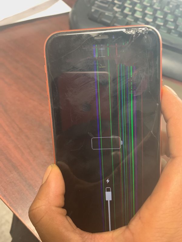 IPHONE XR cracked screen still works fine unlock with att and cricket ...