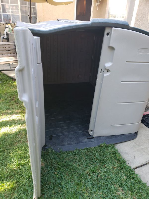 Rubbermaid Storage Shed w retractable roof-54w 74d 52h92 