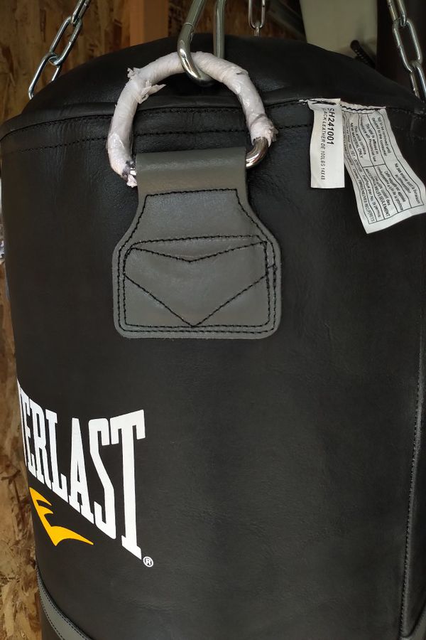 Everlast 100 pound LEATHER punching bag + stand + weights for Sale in Bonsall, CA - OfferUp