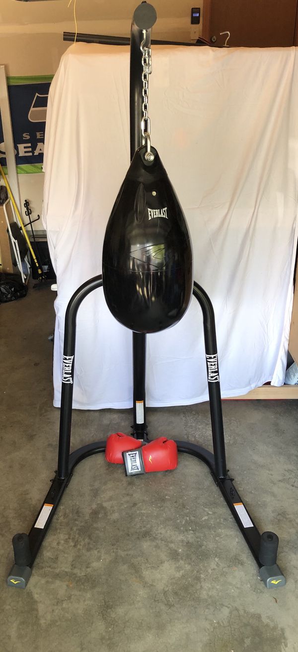 Everlast HydroStrike Water Punching Bag, 100 lb, With Stand and Gloves for Sale in Everett, WA ...